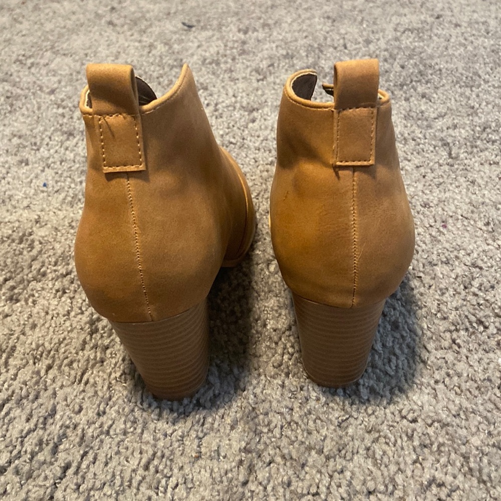 Nice beautiful boots you can’t miss !